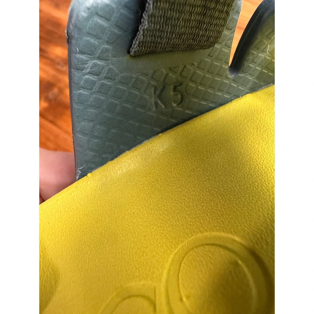 Chaco Chillos Slide Sandals Kids Boys Girls Sz 5 Green Yellow Adjustable Straps